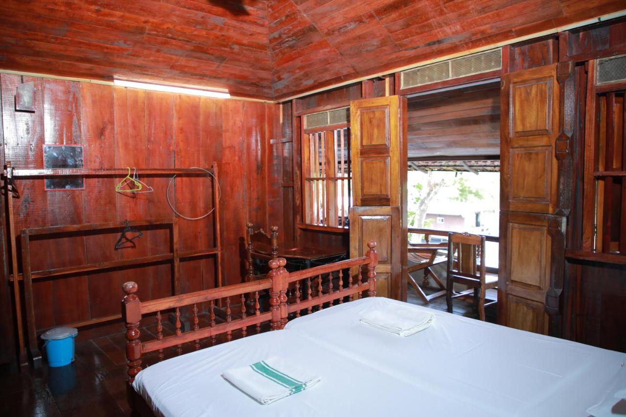 Malayalam Lake Resort Alappuzha Exterior photo