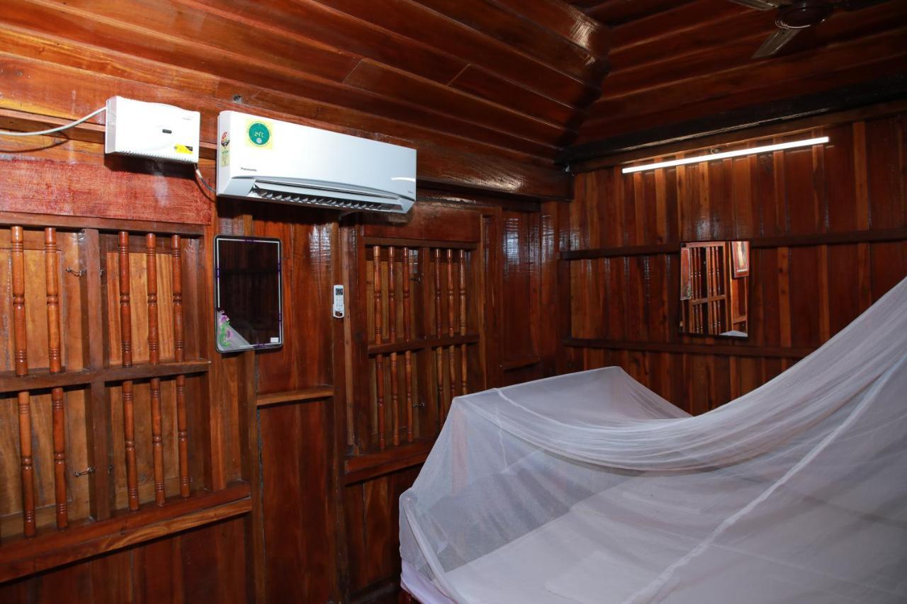 Malayalam Lake Resort Alappuzha Exterior photo