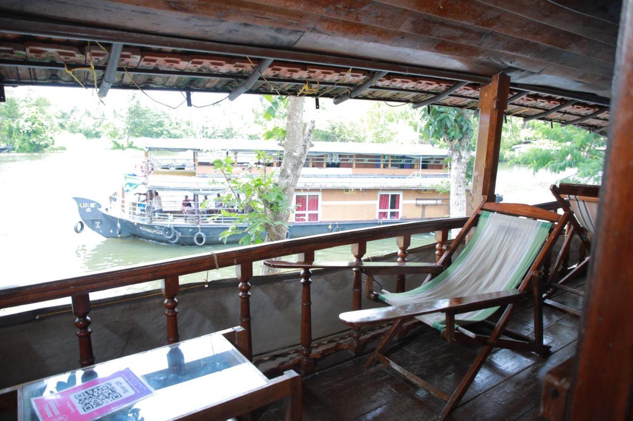 Malayalam Lake Resort Alappuzha Exterior photo