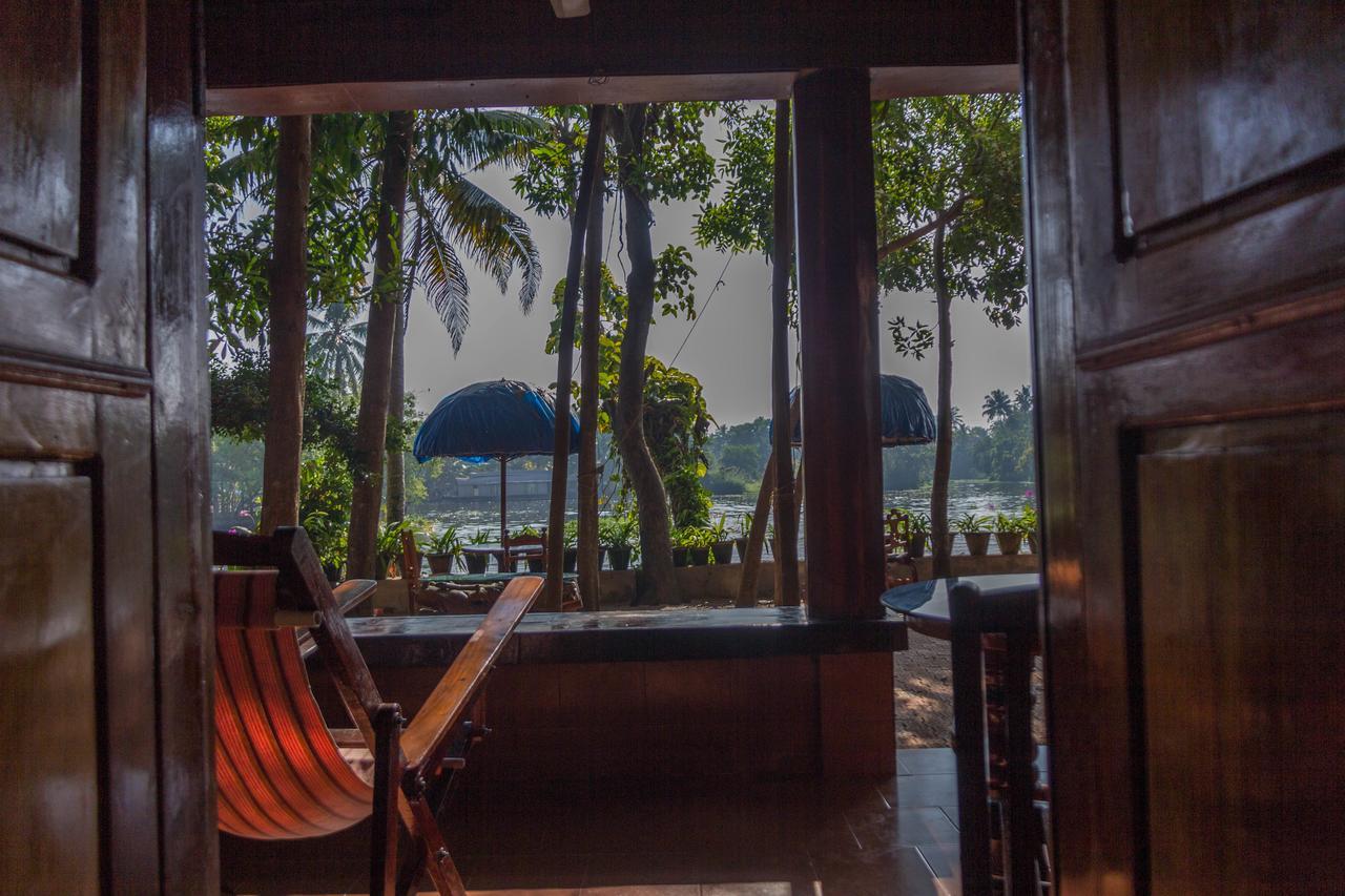 Malayalam Lake Resort Alappuzha Exterior photo
